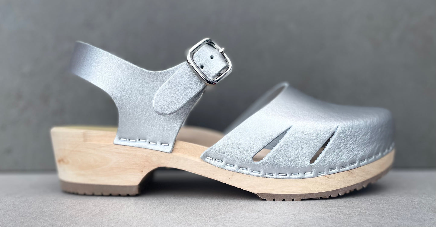 Britta, träsko, silver metallic