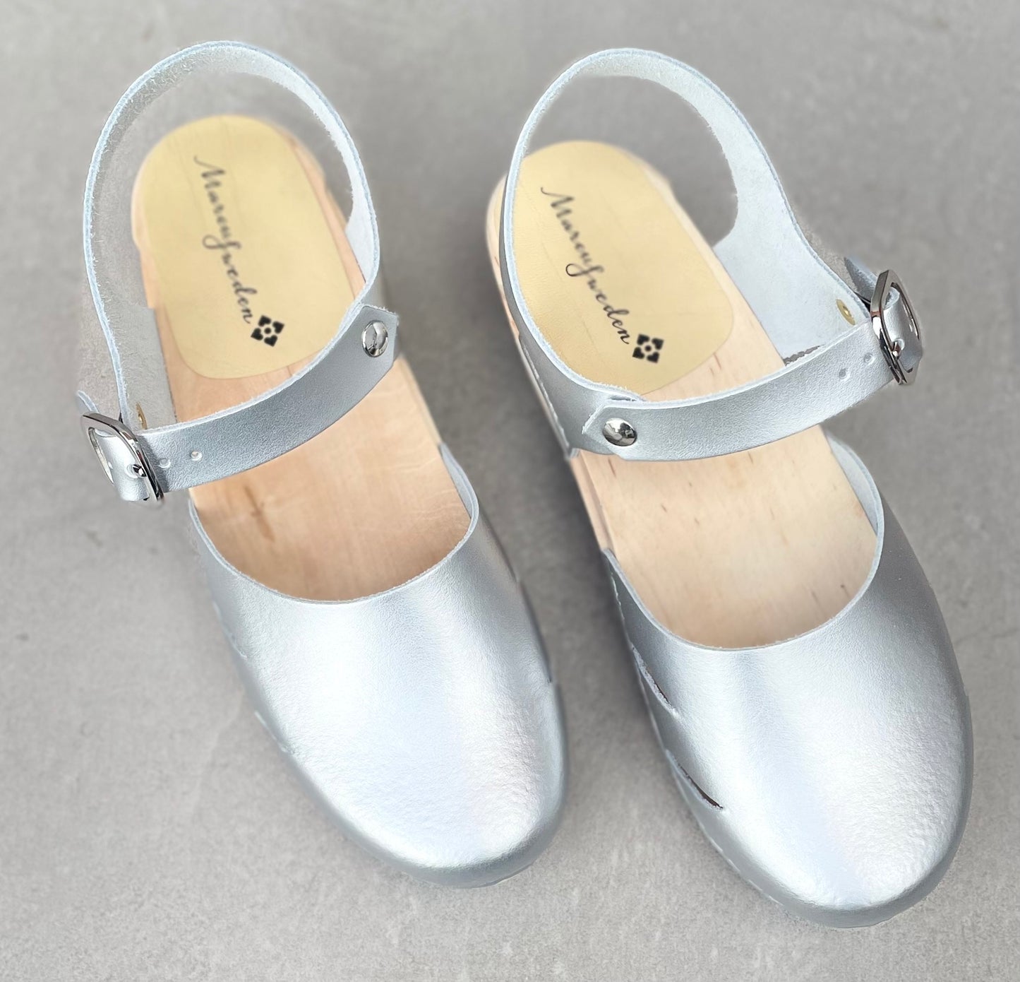 Britta, träsko, silver metallic