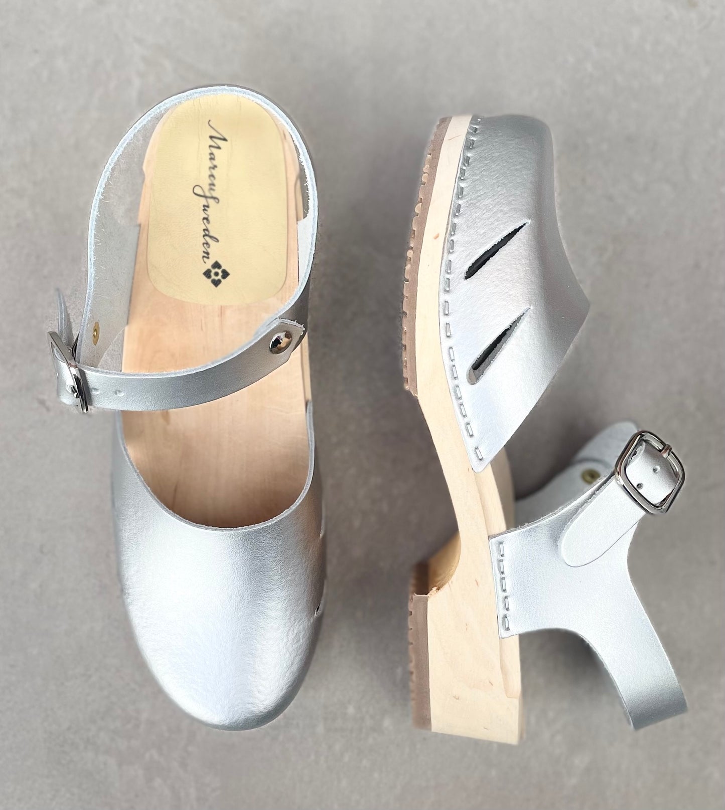 Britta, träsko, silver metallic