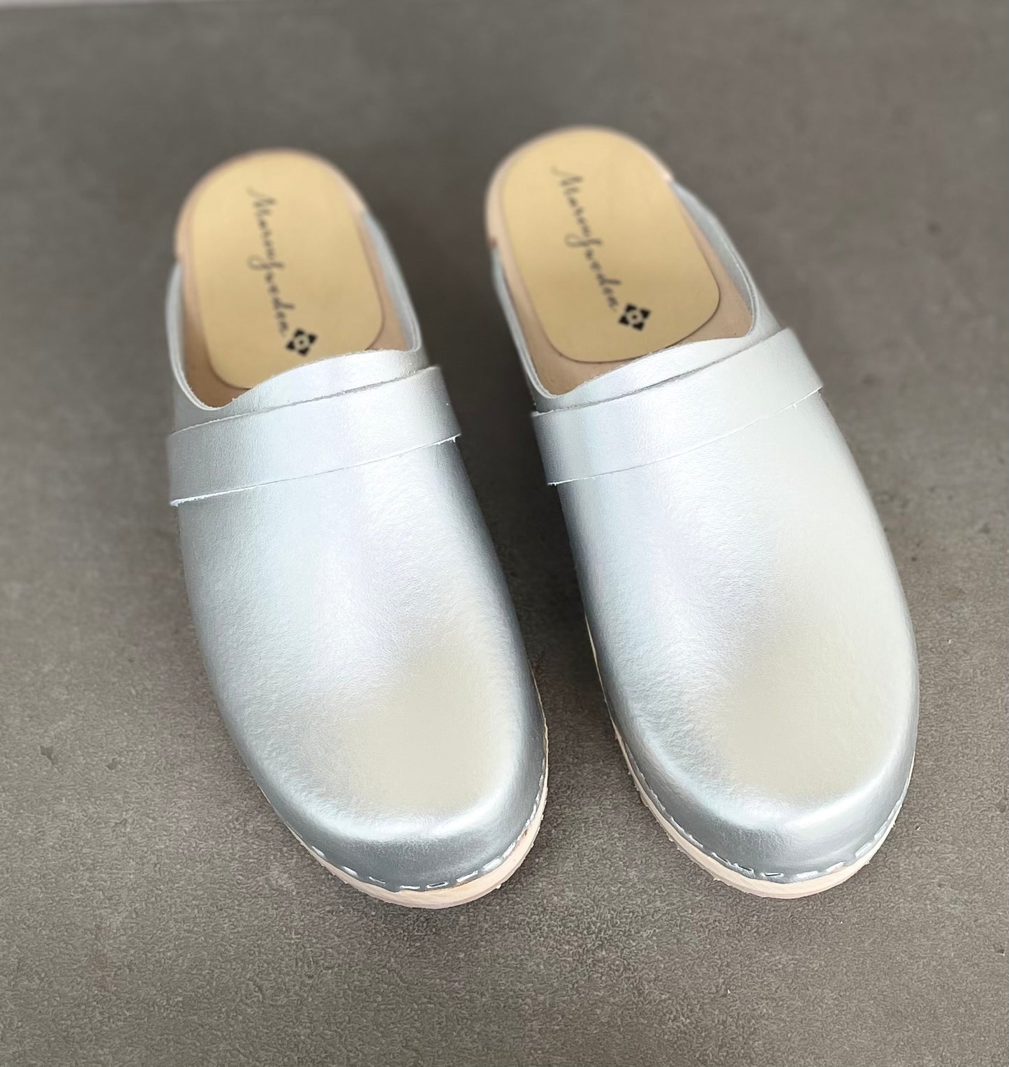 Ingrid, träsko, silver metallic