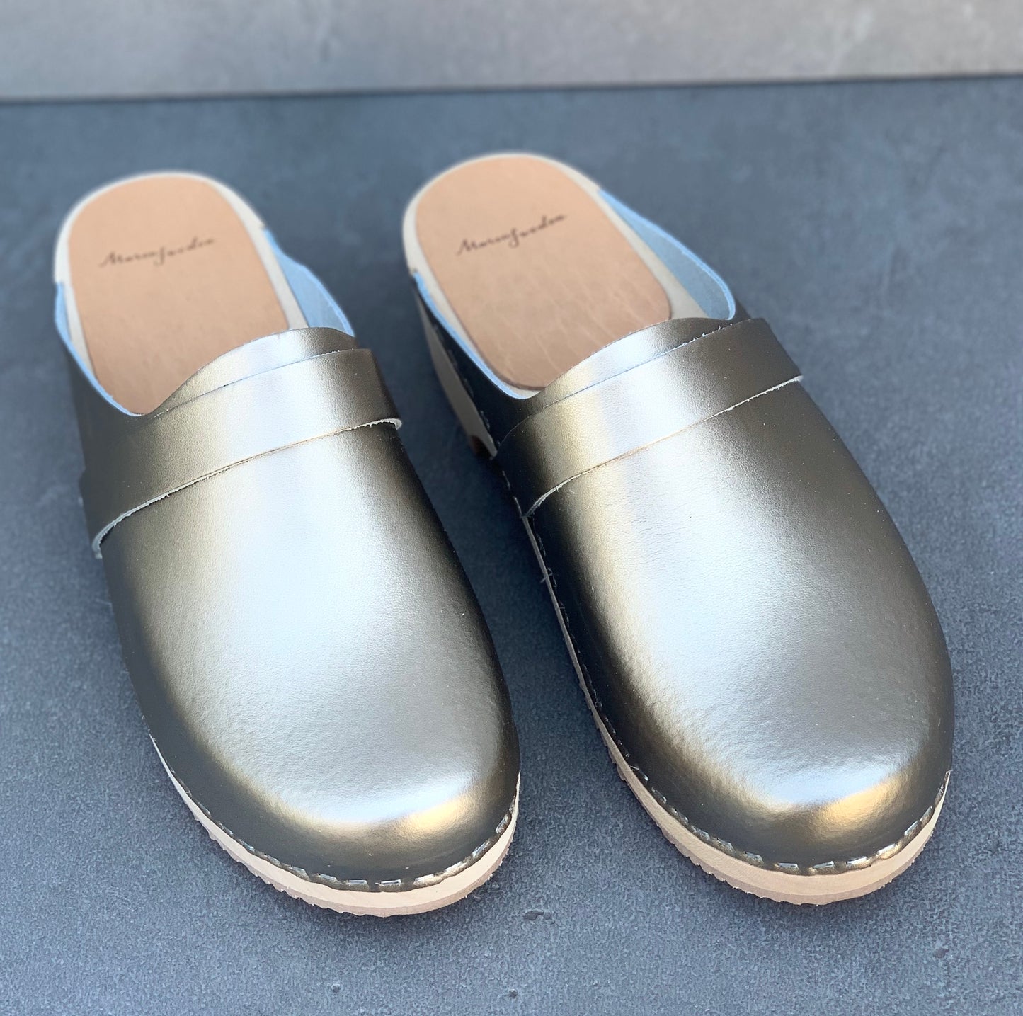 Ingrid, träsko, champagne metallic