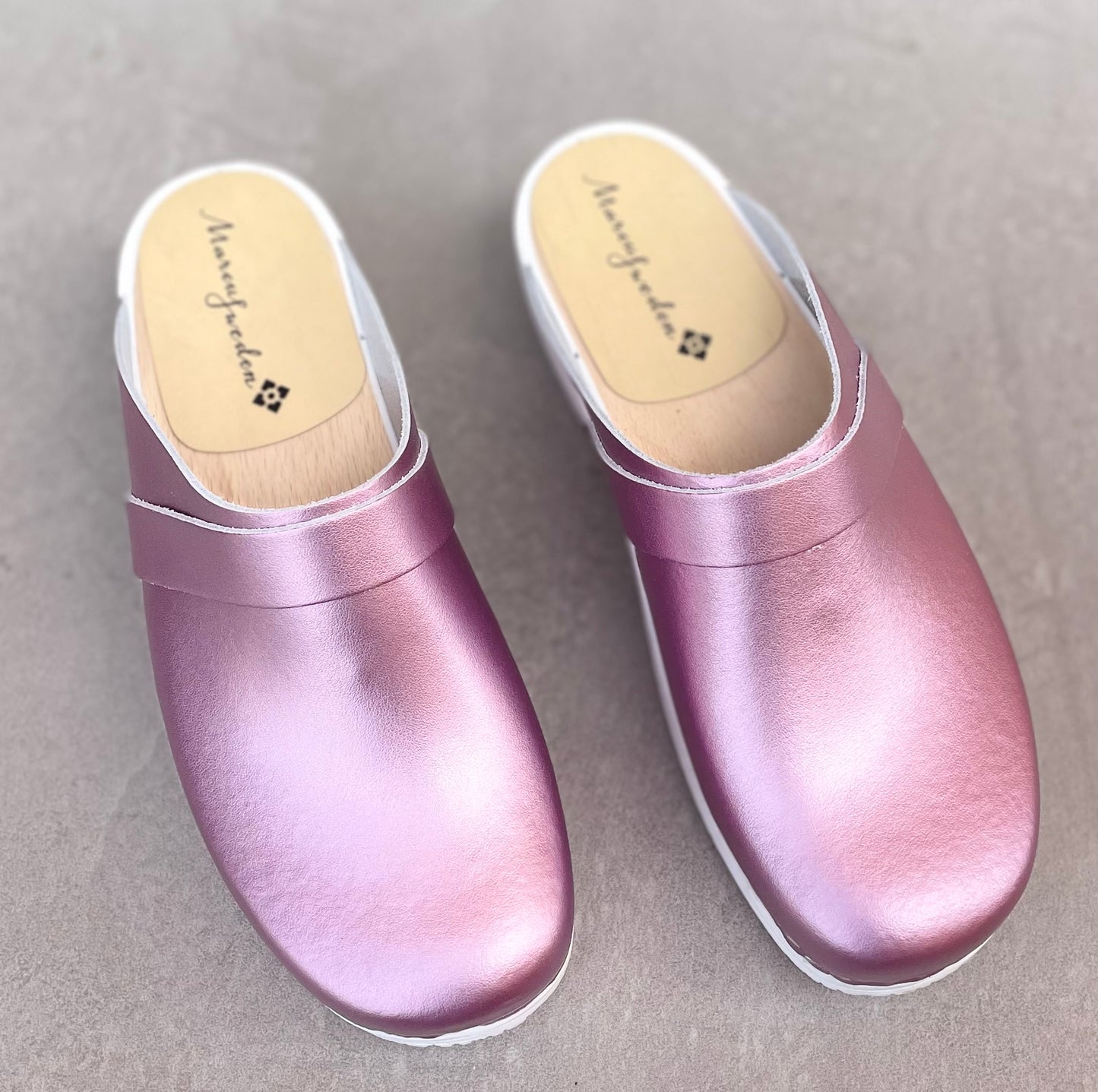 Majken, mjuk träsko, rosa metallic