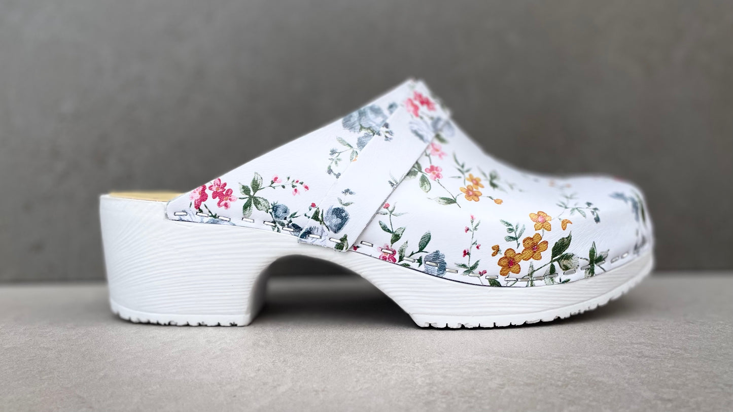 Majken, mjuk träsko, blommor