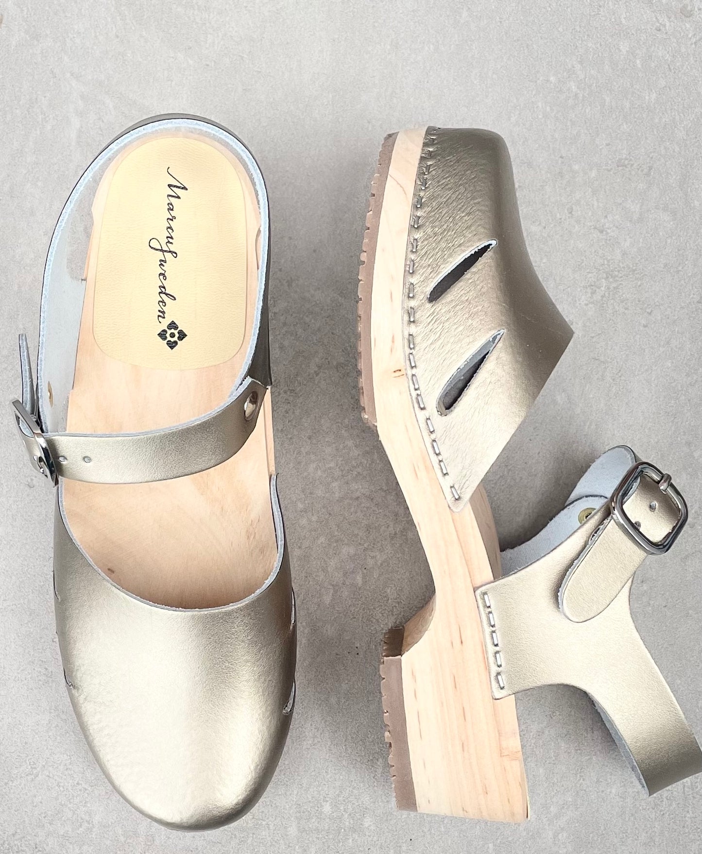 Britta, träsko, champagne metallic