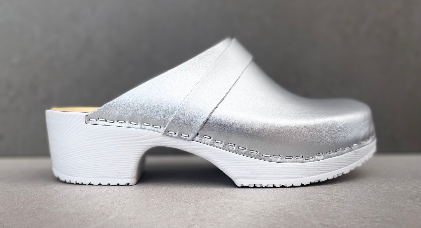 Majken, mjuk träsko, silver metallic