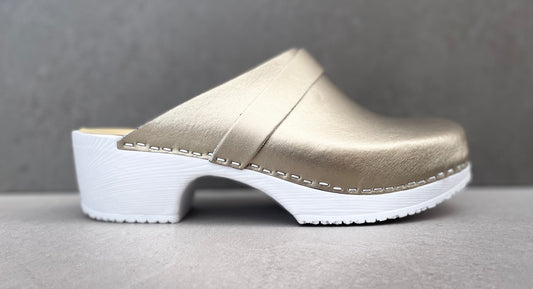 Majken, mjuk träsko, champagne metallic